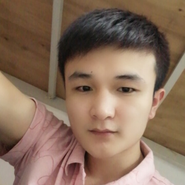 暧昧自行车棚的照片