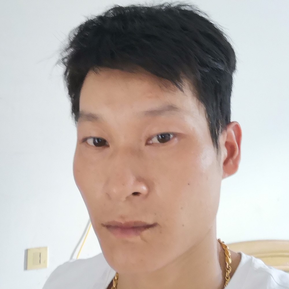 小蜜蜂回首背后的照片