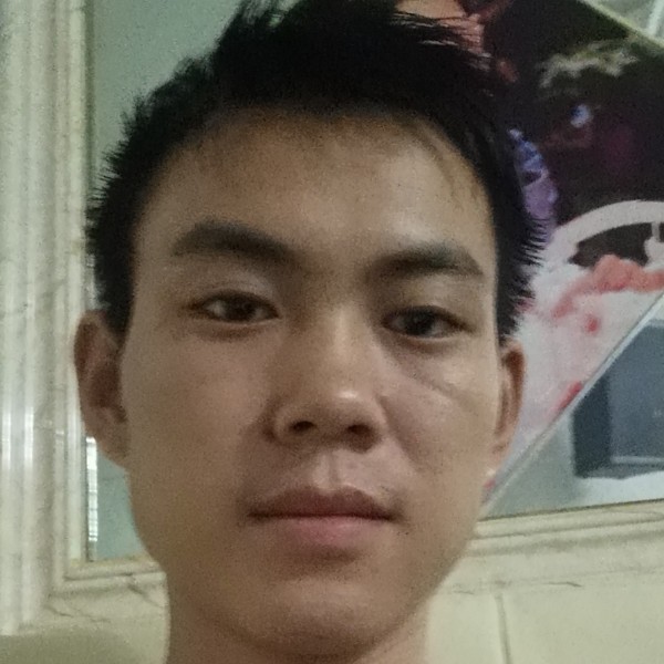 流影深拥甜蜜的照片