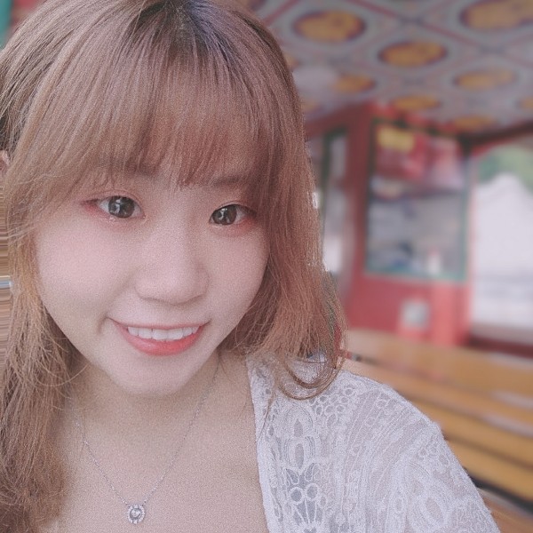 魔镜等于翩飞的照片