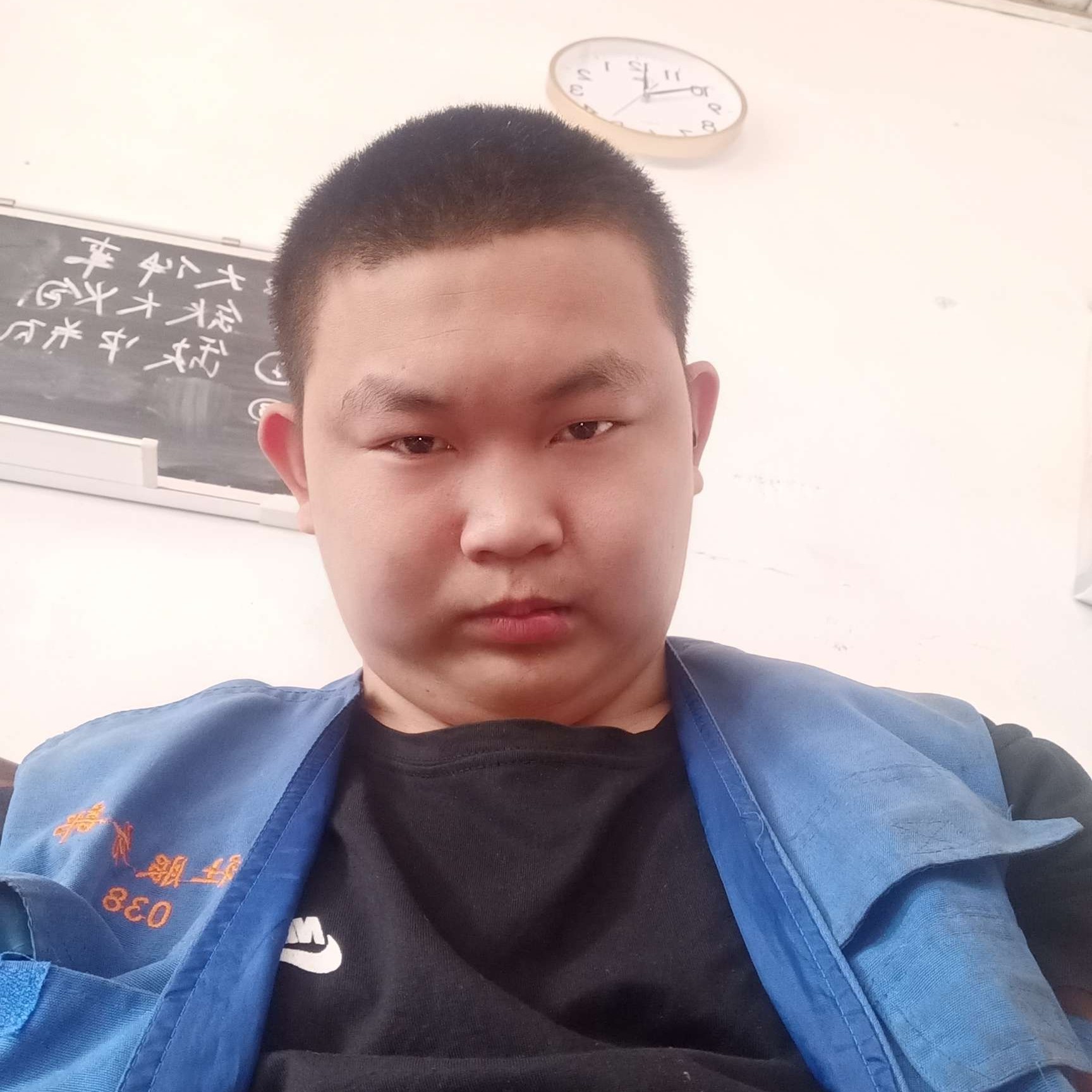 蜗牛笑纯真的照片