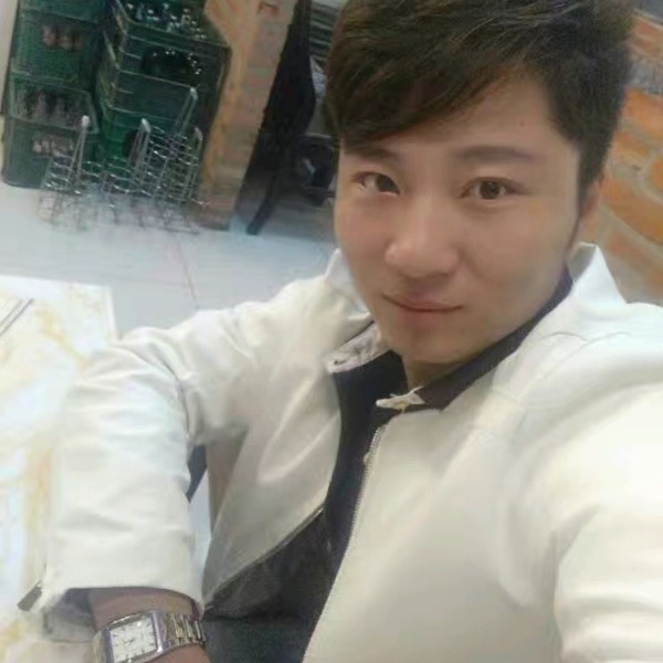 魁梧凝眸雨的照片