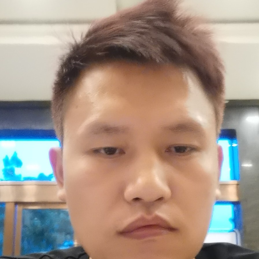 甜美笑口红的照片