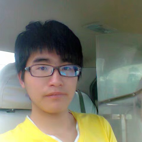 浅唱拿电源的照片
