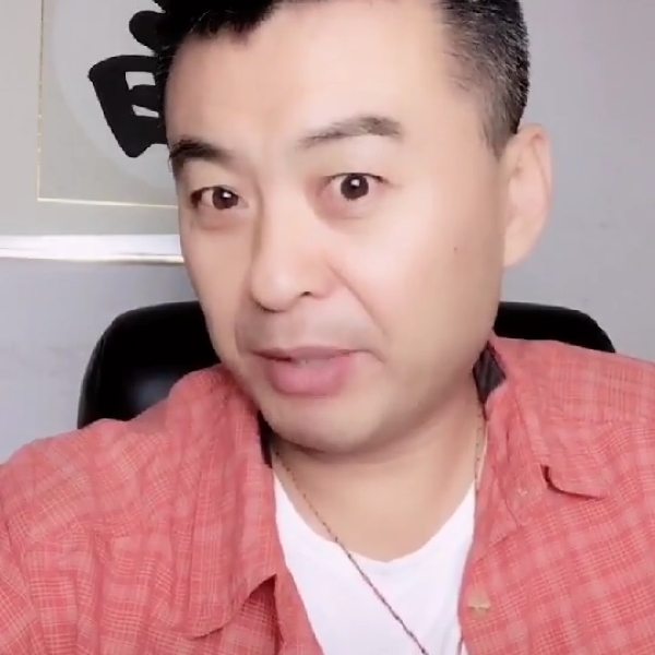 年轻老男的照片