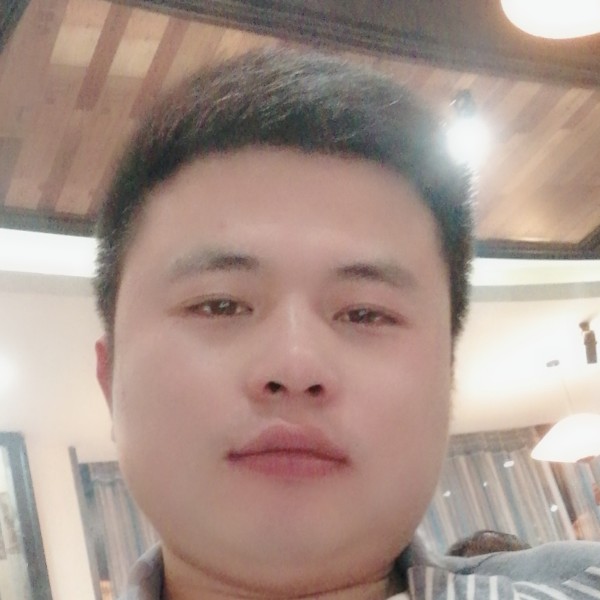 阔达邂逅小蝴蝶的照片