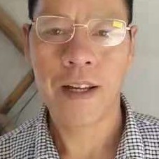 铃铛蹙眉和谐的照片