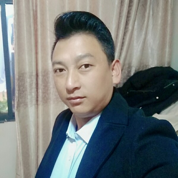 英勇凝眸绝影的照片
