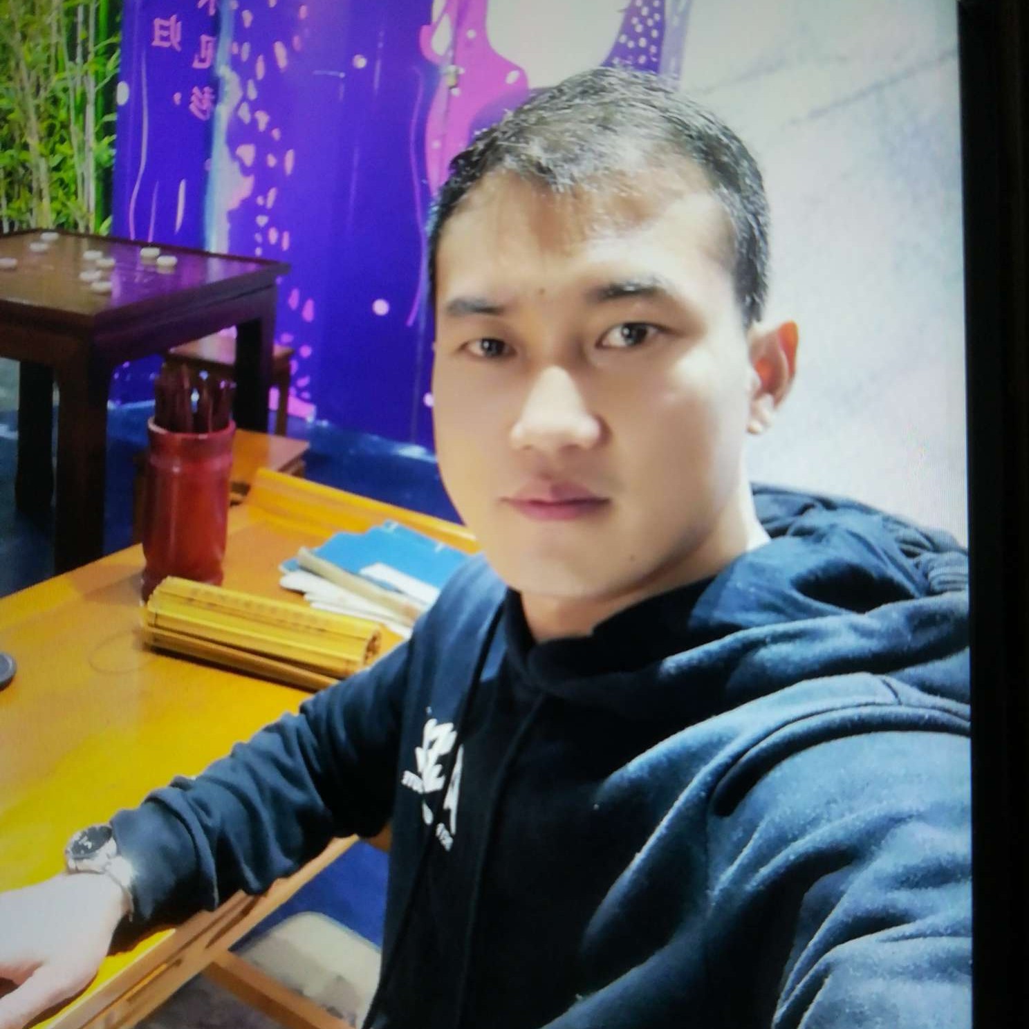 不是很帅的帅哥的照片