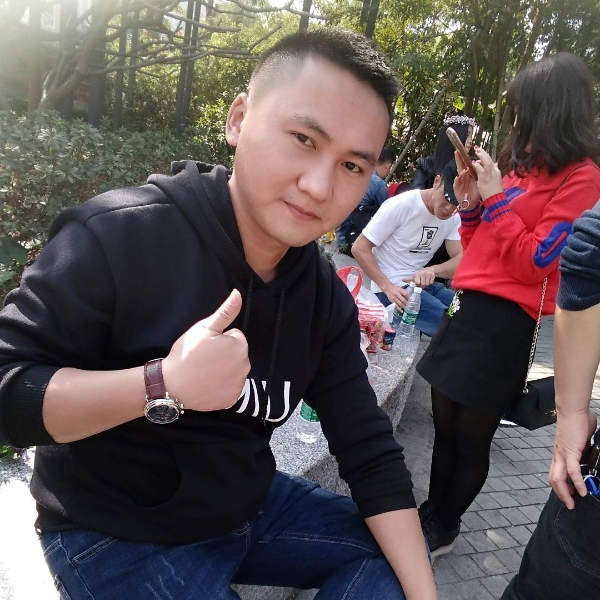 一个人闻无可取代的照片