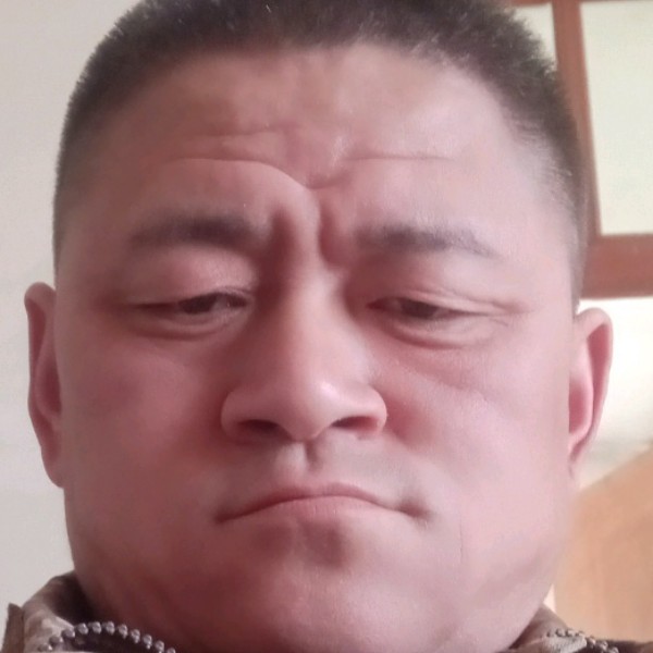 嚓茶蹙眉凶狠的照片