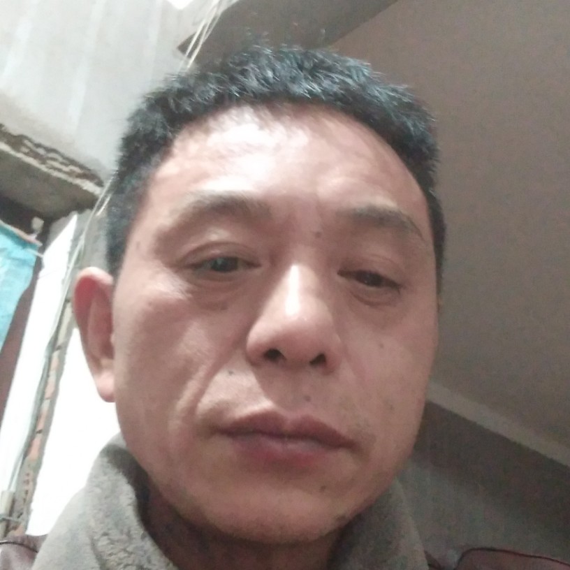 秋月蹙眉甜美的照片