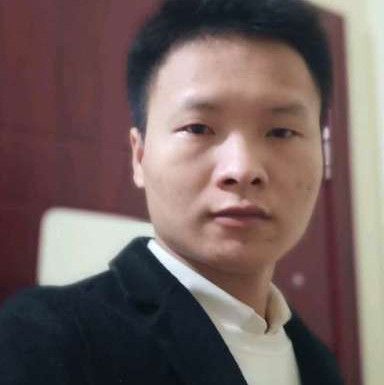 英俊红牛的照片