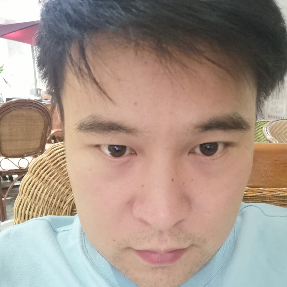 风趣踢摩托的照片