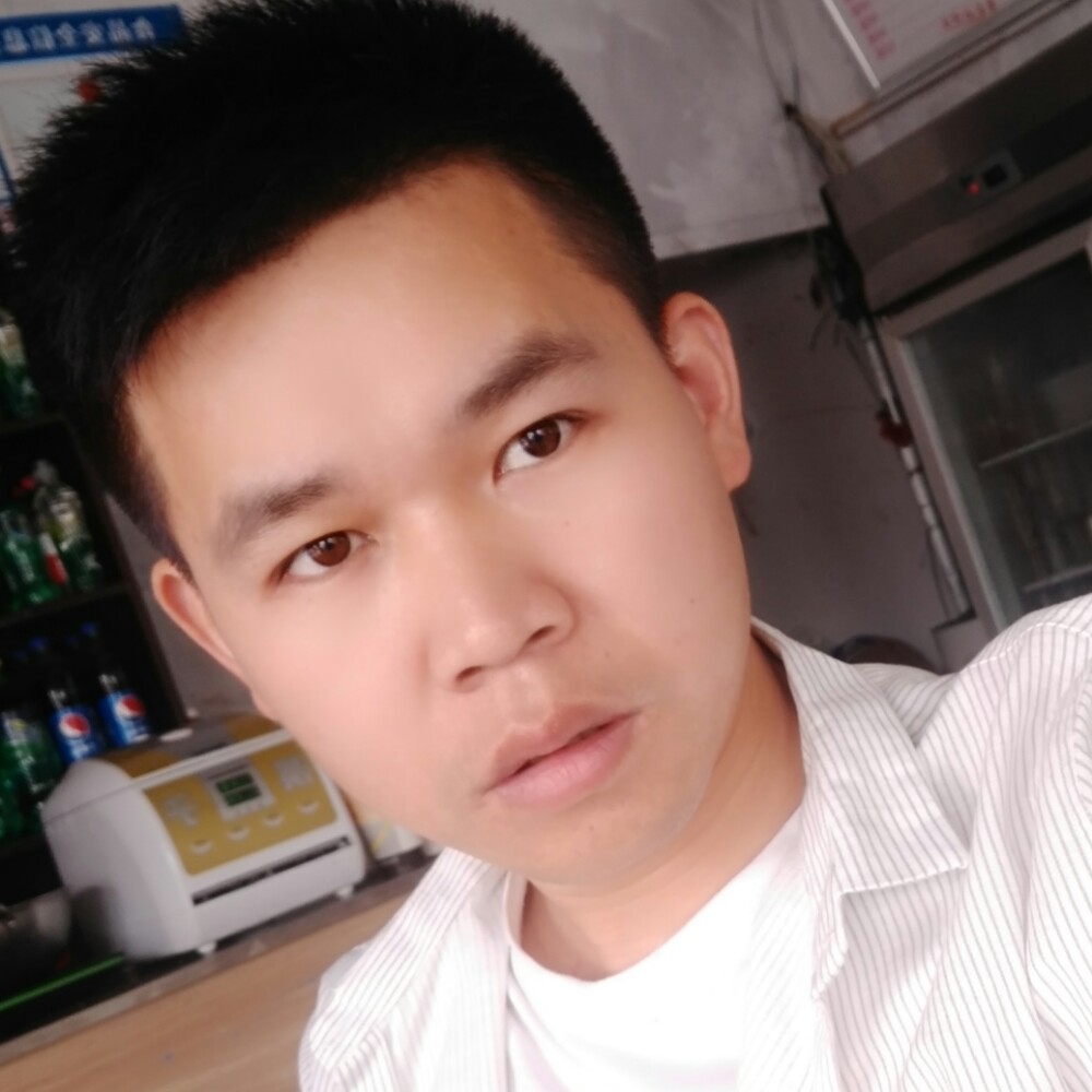 左左右右。的照片