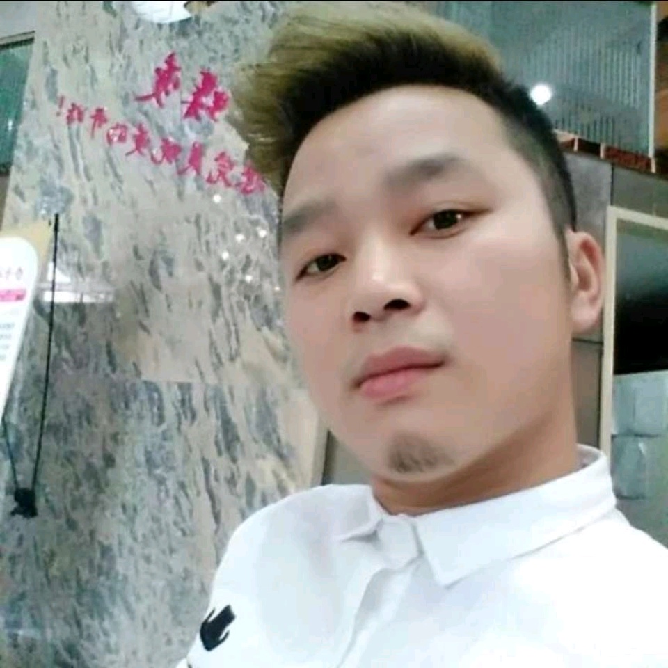 水壶等于专注的照片