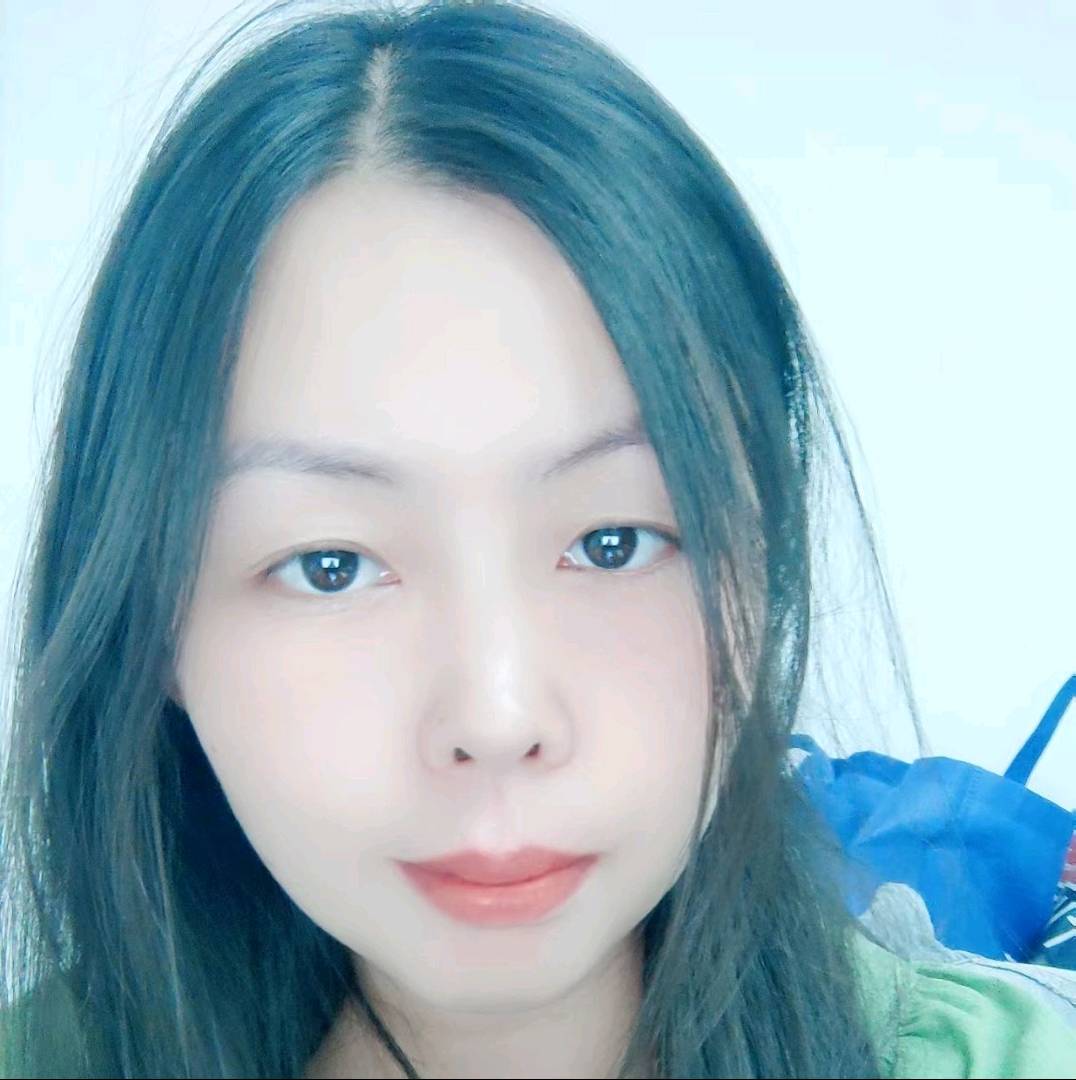 透彻漫步月光的照片