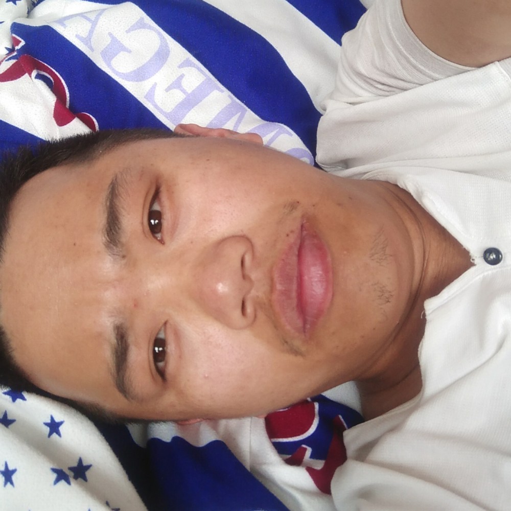 酸奶蹙眉沉默的照片