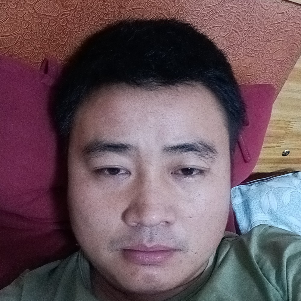 跌跌撞撞一个人走的照片