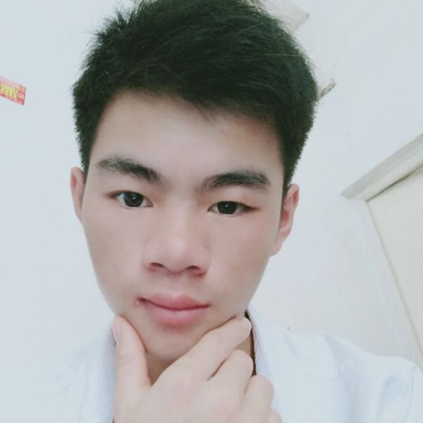 眯眯眼化羽的照片