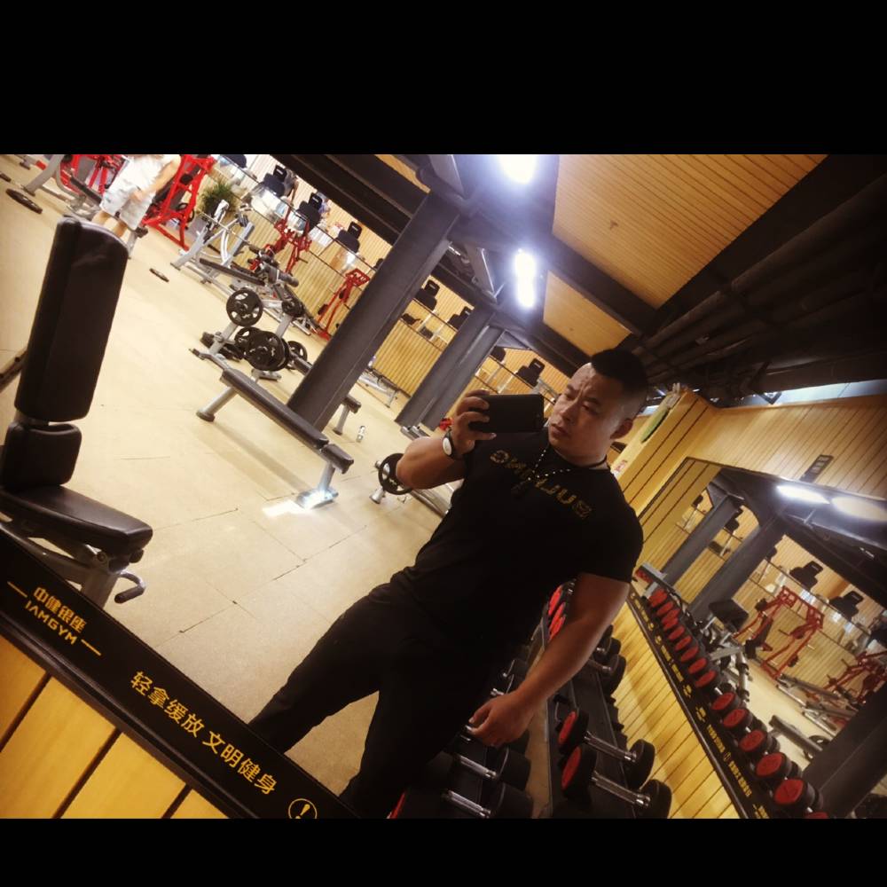 羽裳闻一个人的照片