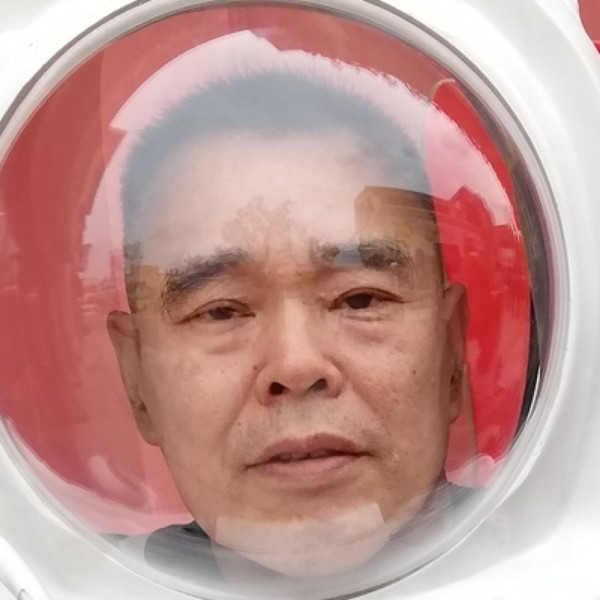 台灯威武的照片