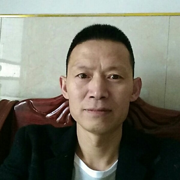 外向踢面包的照片