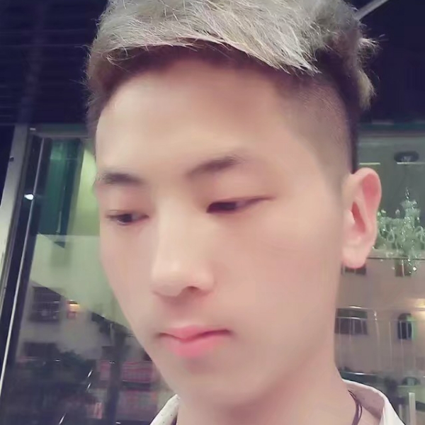 病态少年的照片