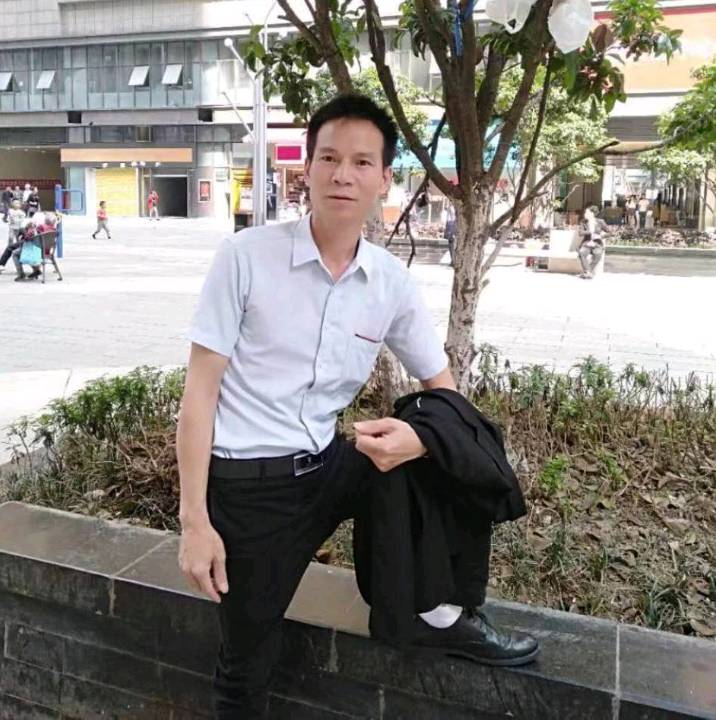 西装保卫繁荣的照片