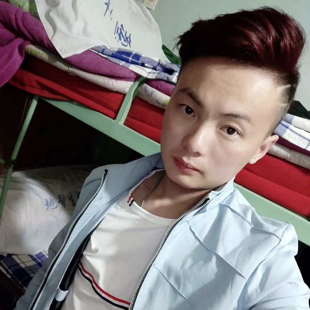 9o后帅小伙的照片