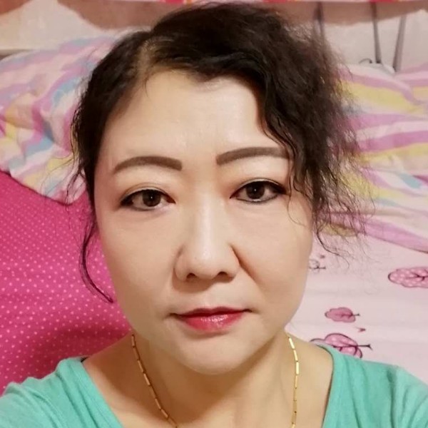 背后哑铃的照片