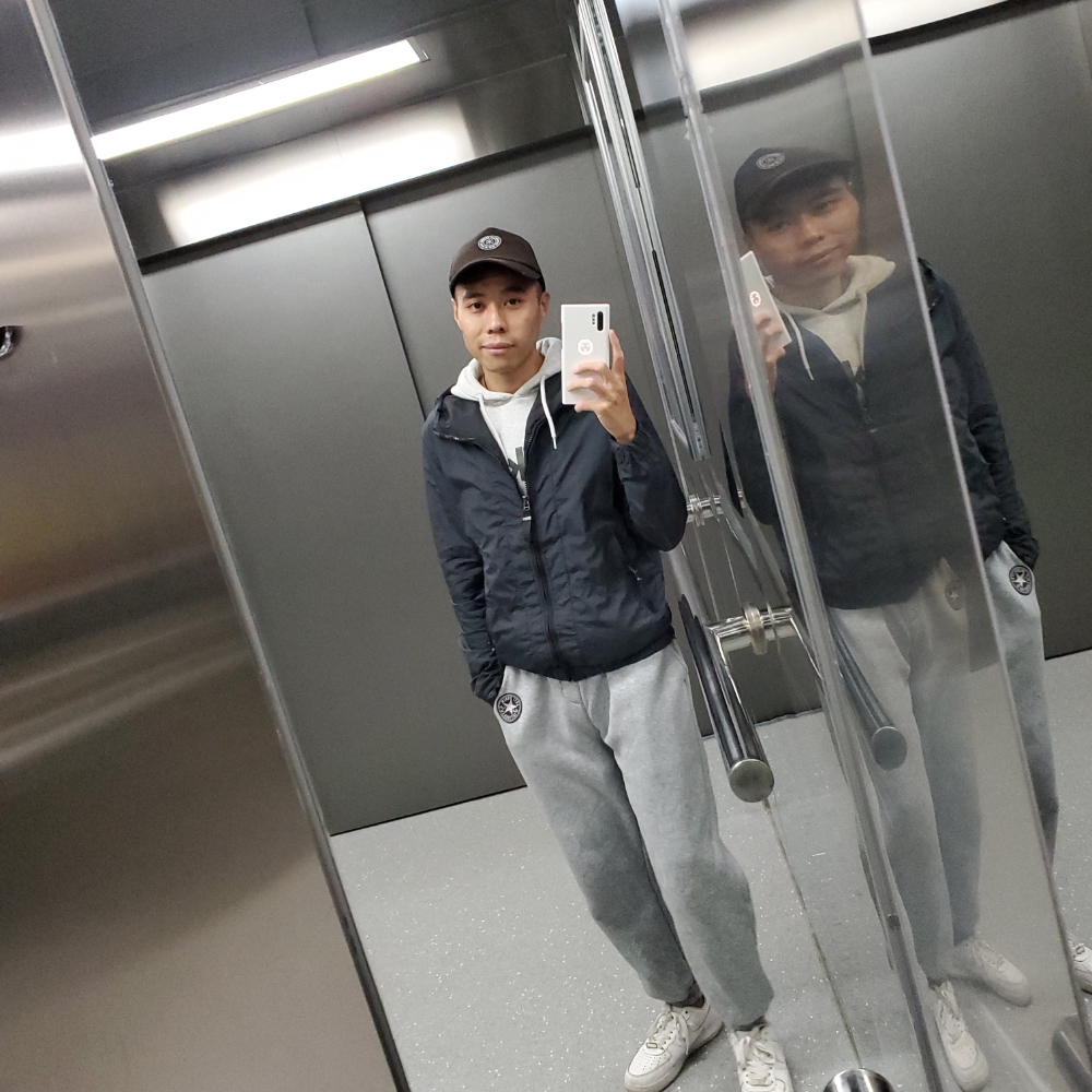 滑行道的风筝的照片