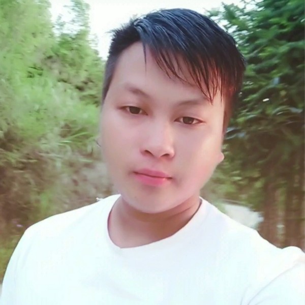 不帅但很可的照片