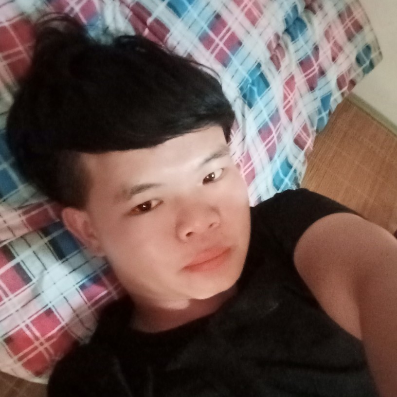 无奈的吻的照片