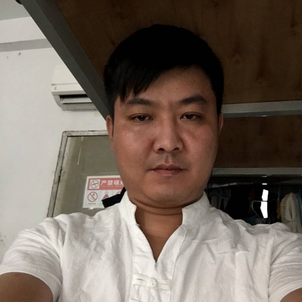 被遗弃的楓叶的照片