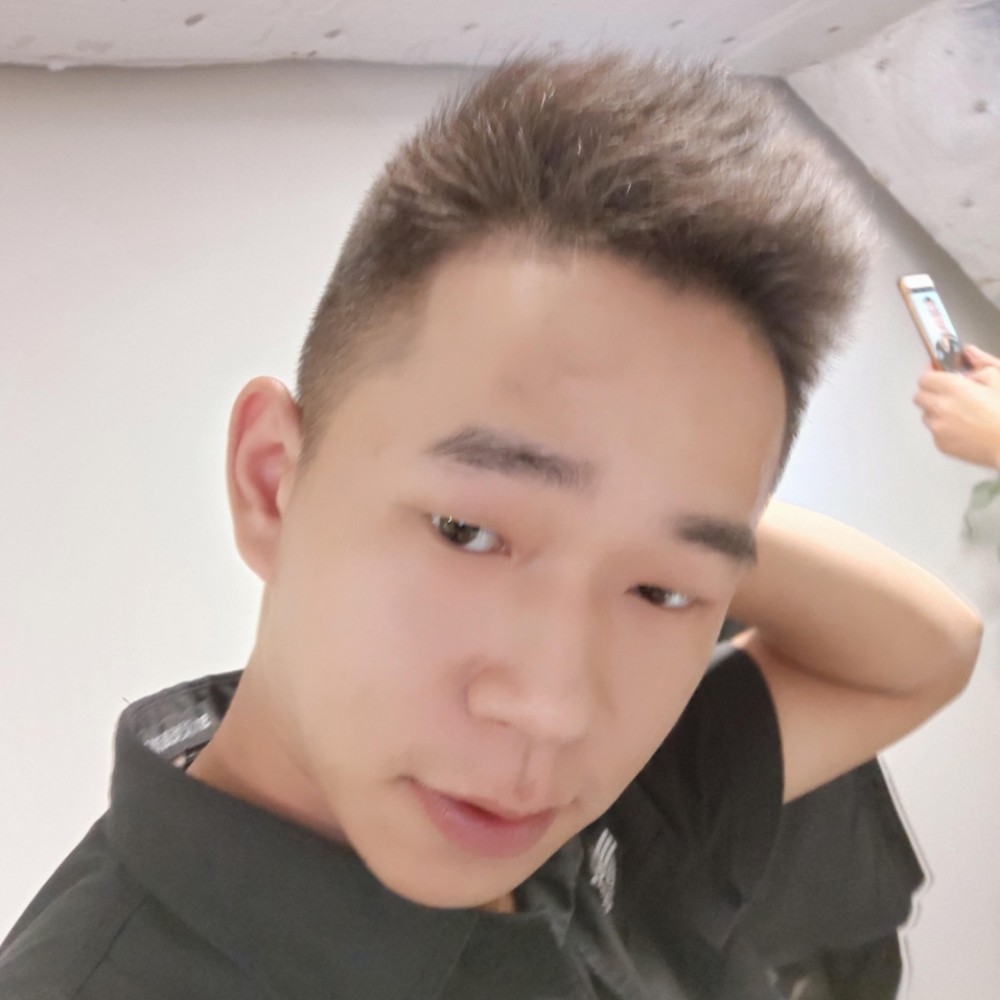 龙猫蹙眉迷茫的照片