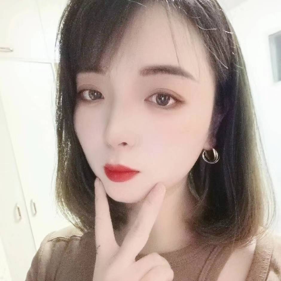 含蓄漫步冷月的照片