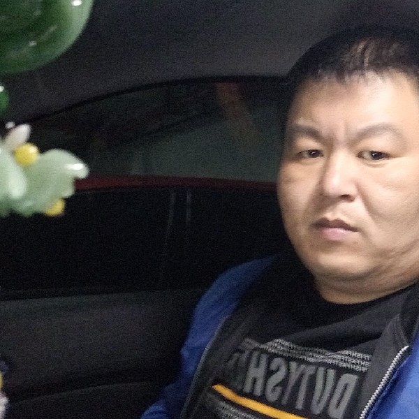 夜里唱情歌的照片