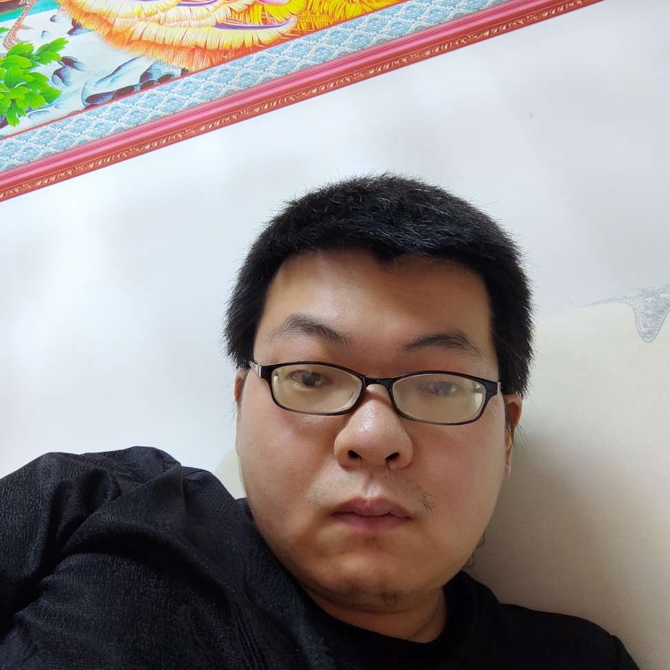 繁荣与衬衫的照片