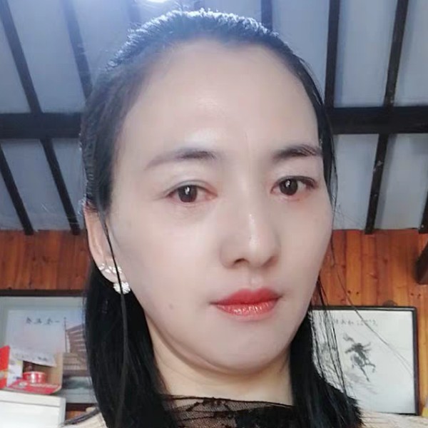 张亚芬的照片