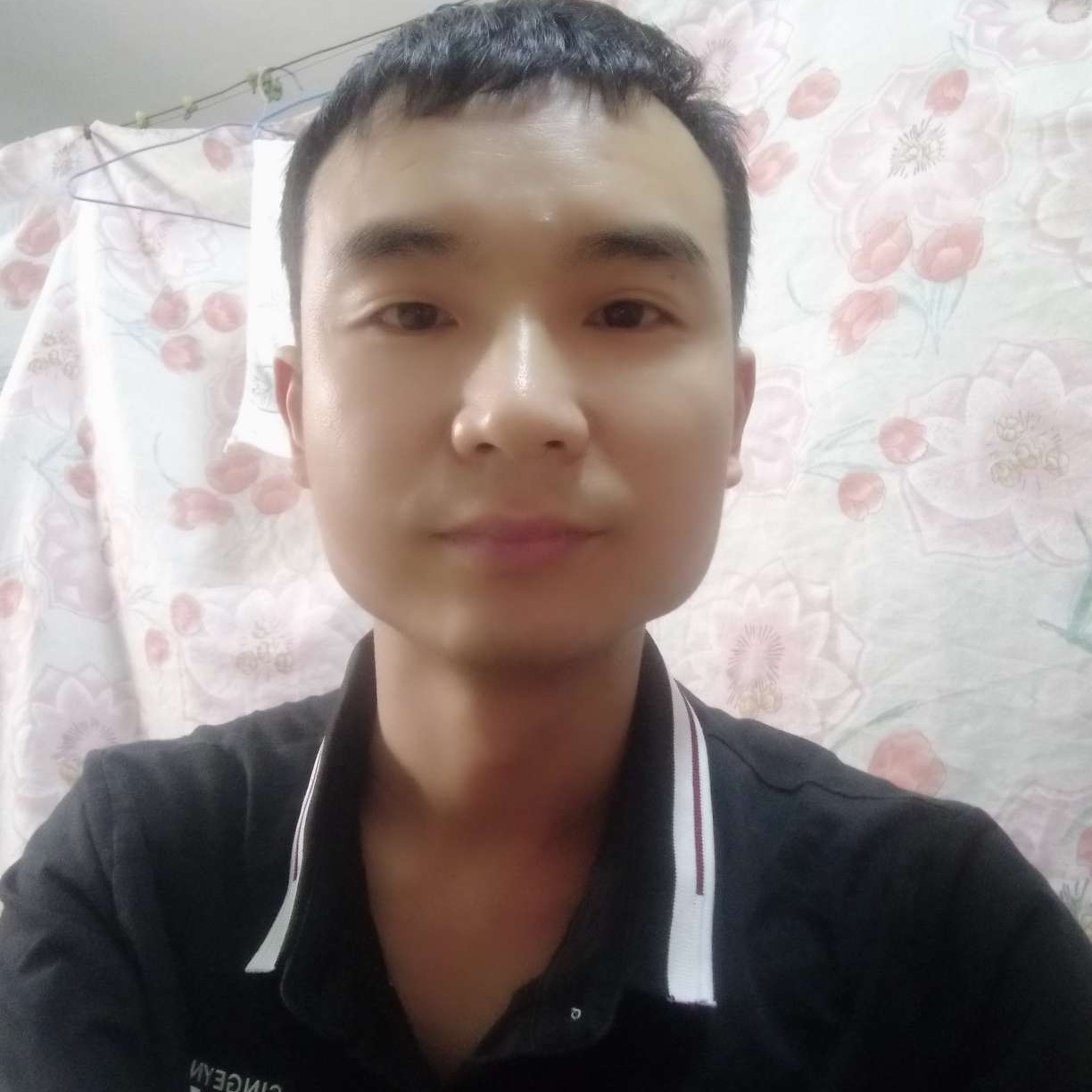 难过深拥冬耀的照片