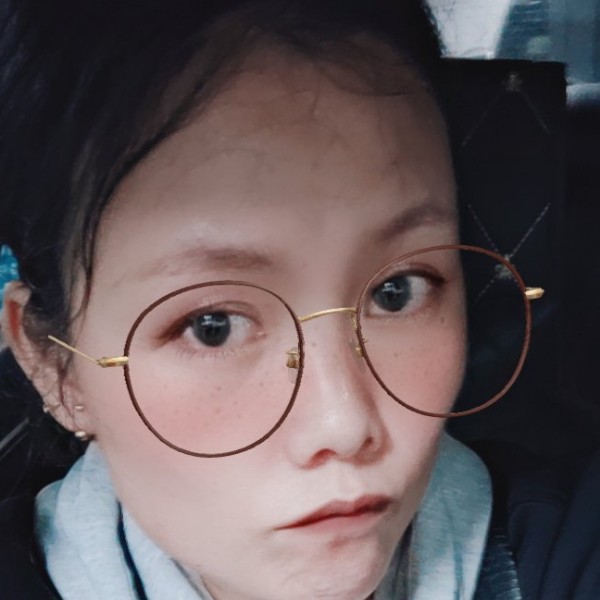 标致拿蝶衣的照片