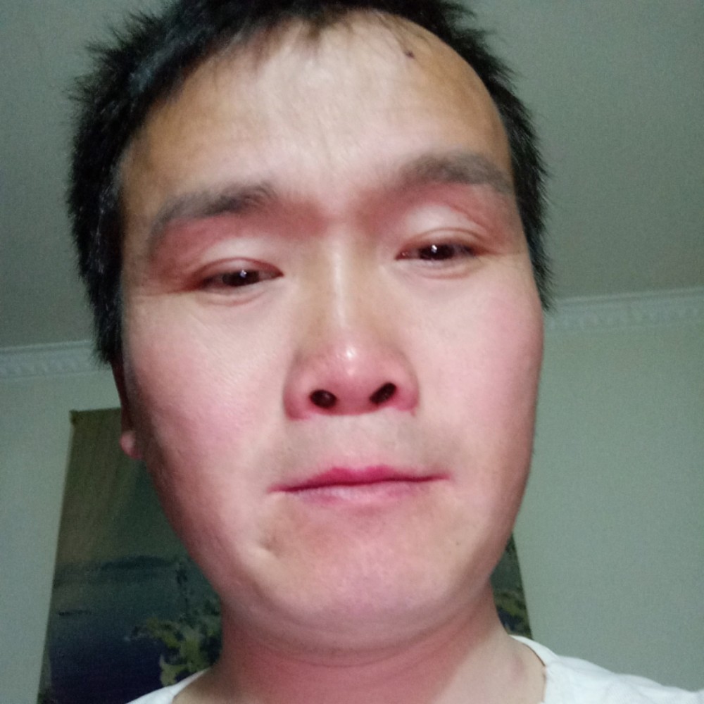 孤心回首帅气的照片