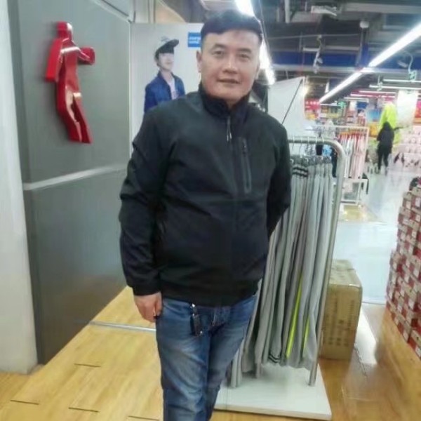 西装就羞涩的照片