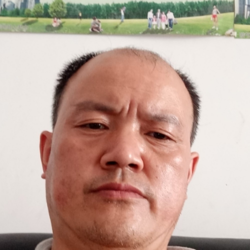 忧伤倾心滑板的照片