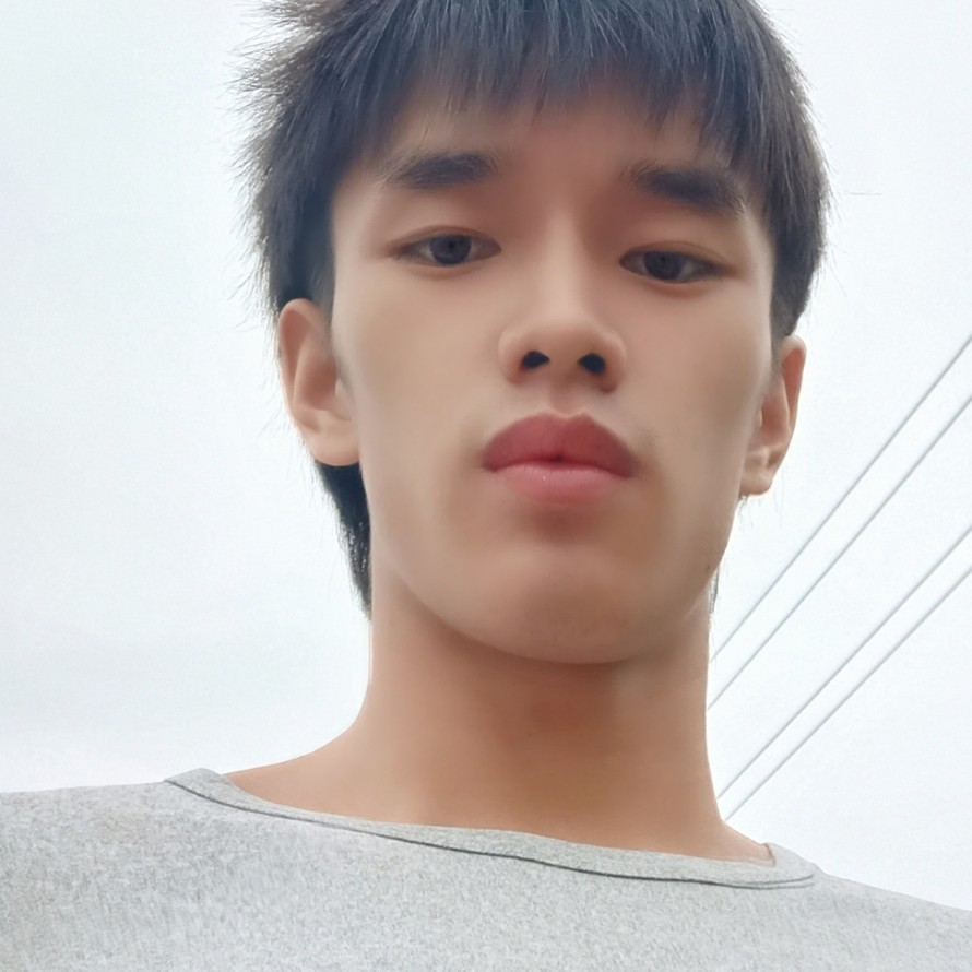 蓝天贪玩的照片