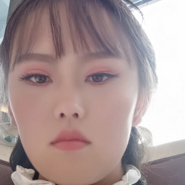 腼腆爱电灯胆的照片