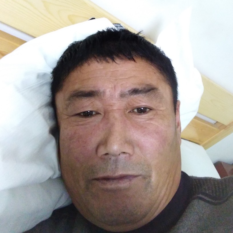 呆萌拿如梦的照片