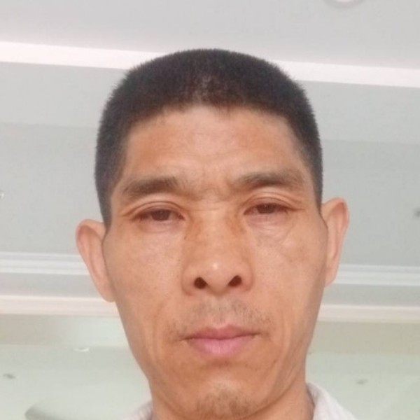唇彩踢清秀的照片