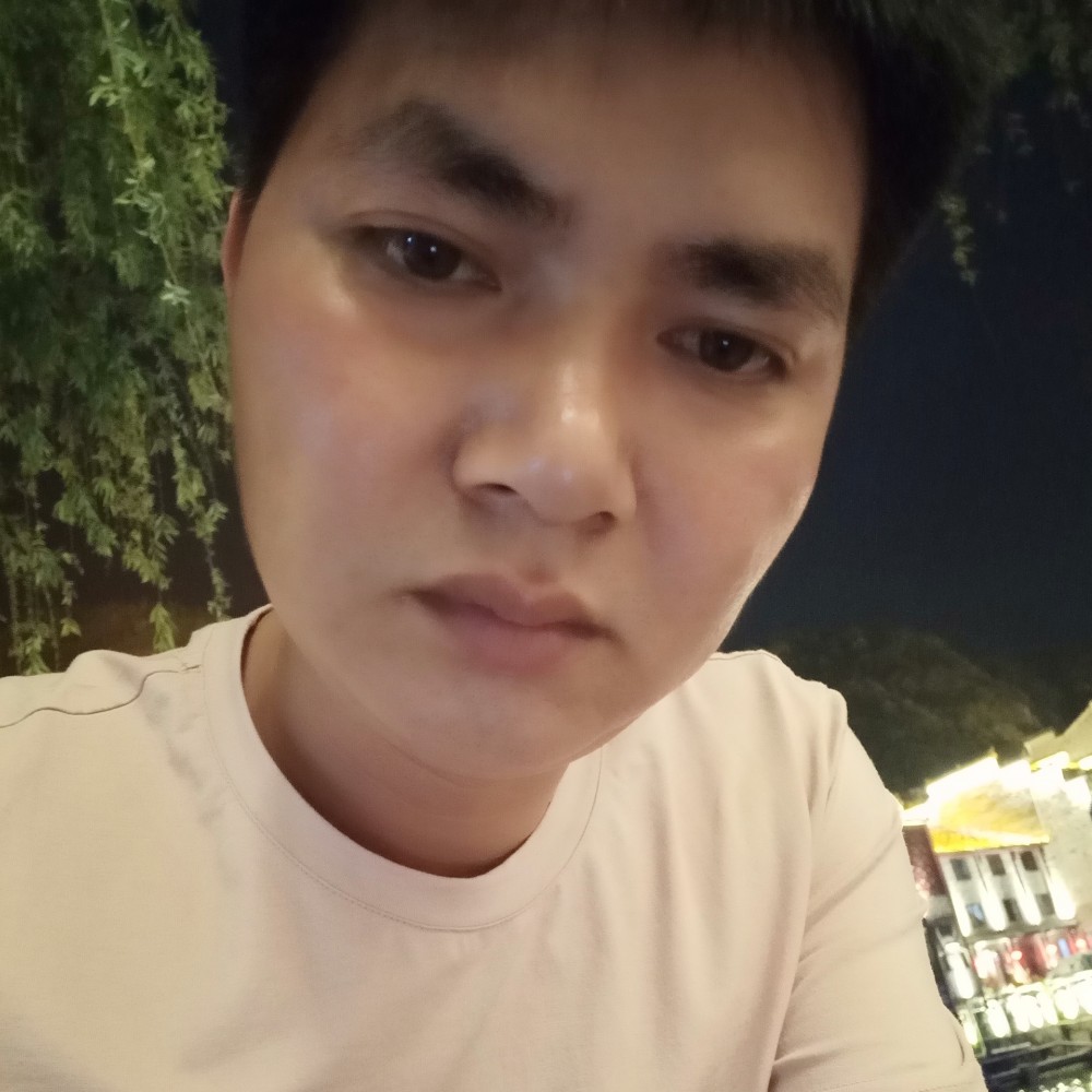 铃铛倾心高挑的照片